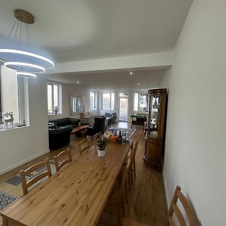 North London A Spacious 7 Bedroom House Accommodating Up To 18 People Complete With Own Gym And Table Tennis Exterior foto