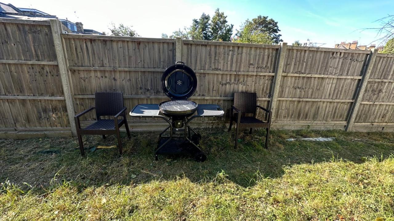 North London A Spacious 7 Bedroom House Accommodating Up To 18 People Complete With Own Gym And Table Tennis Exterior foto