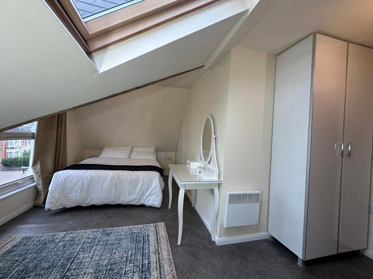 North London A Spacious 7 Bedroom House Accommodating Up To 18 People Complete With Own Gym And Table Tennis Exterior foto