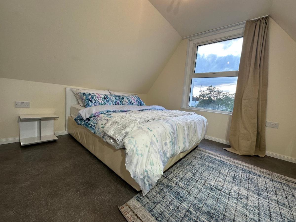 North London A Spacious 7 Bedroom House Accommodating Up To 18 People Complete With Own Gym And Table Tennis Exterior foto