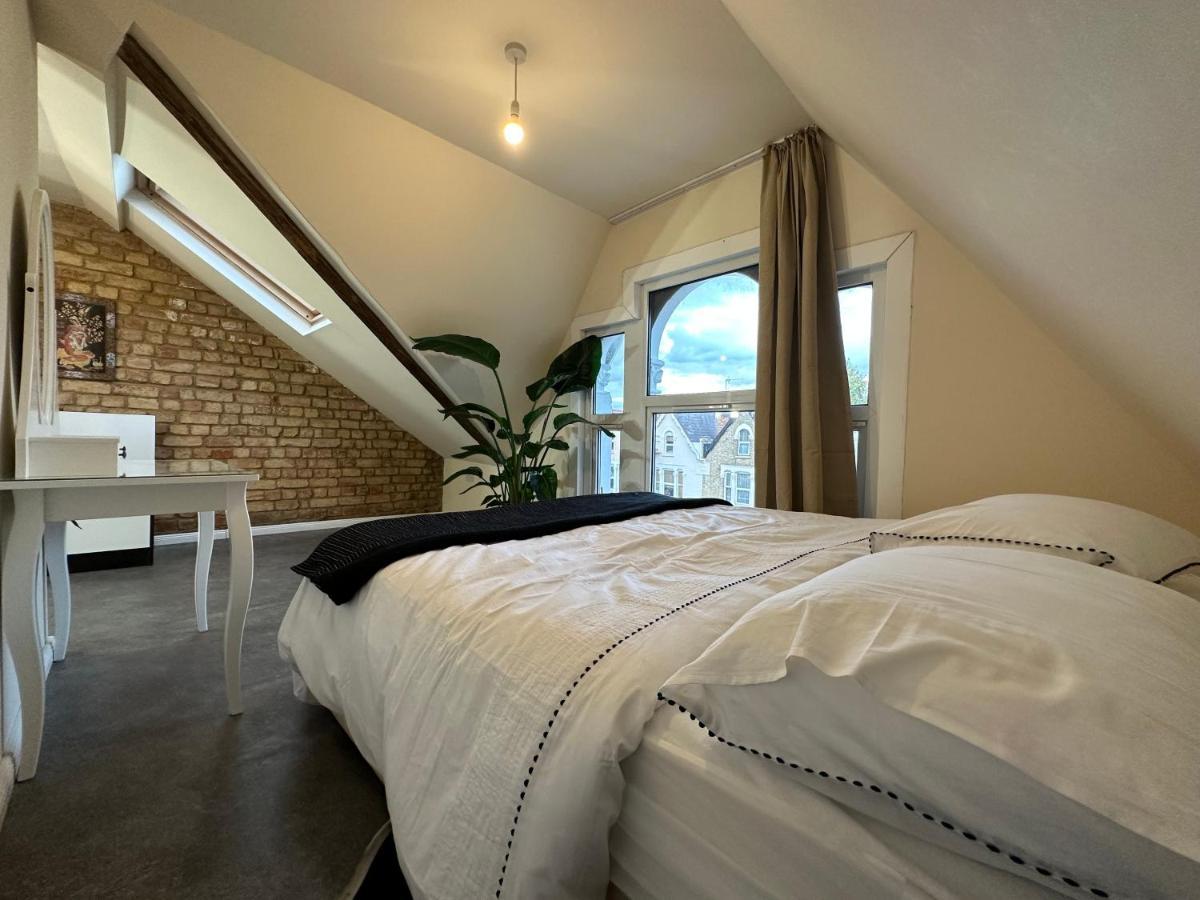 North London A Spacious 7 Bedroom House Accommodating Up To 18 People Complete With Own Gym And Table Tennis Exterior foto